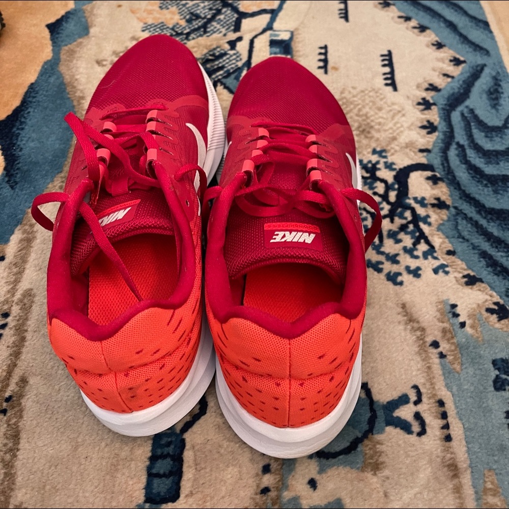 Men’s Nike Running Shoe worn once.